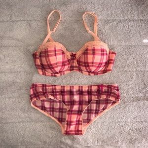Bra and pantie set